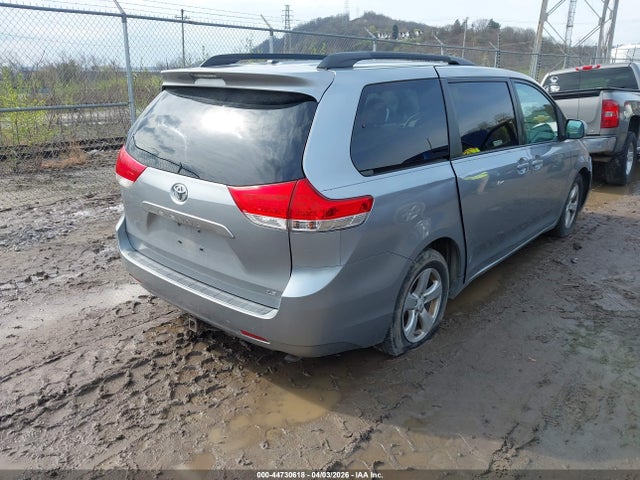 2011 TOYOTA SIENNA 5TDKK3DC8BS113932 Photo 3