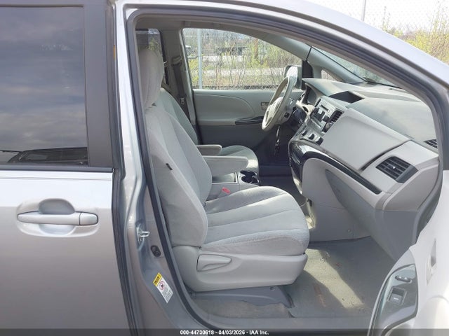 2011 TOYOTA SIENNA 5TDKK3DC8BS113932 Photo 4