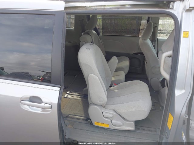 2011 TOYOTA SIENNA 5TDKK3DC8BS113932 Photo 7
