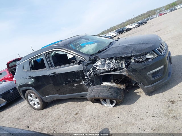 44730639 :رقم المزاد ، 3C4NJDBB2JT361064 vin ، 2018 Jeep Compass Latitude 4x4 مزاد بيع