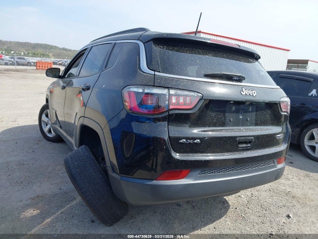 44730639 :رقم المزاد ، 3C4NJDBB2JT361064 vin ، 2018 Jeep Compass Latitude 4x4 مزاد بيع