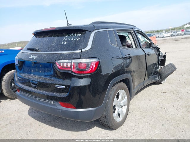 44730639 :رقم المزاد ، 3C4NJDBB2JT361064 vin ، 2018 Jeep Compass Latitude 4x4 مزاد بيع