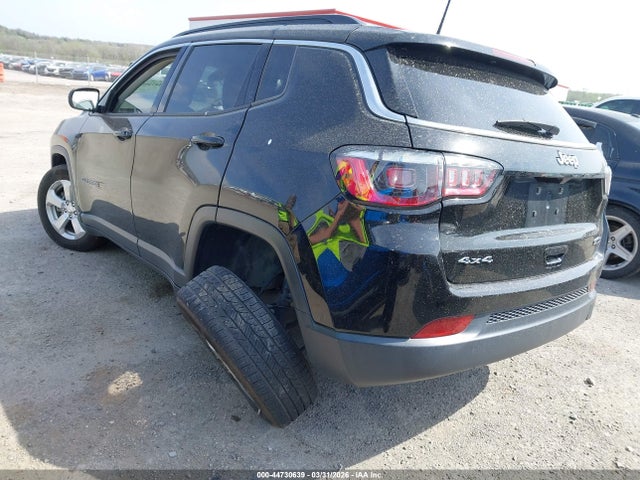 44730639 :رقم المزاد ، 3C4NJDBB2JT361064 vin ، 2018 Jeep Compass Latitude 4x4 مزاد بيع