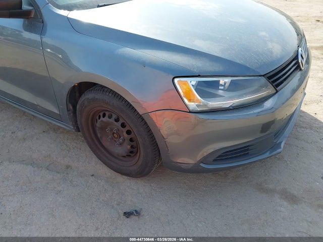 Продаж на аукціоні авто 2013 Volkswagen Jetta 2.0l S, vin: 3VW2K7AJ2DM371051, номер лоту: 44730646