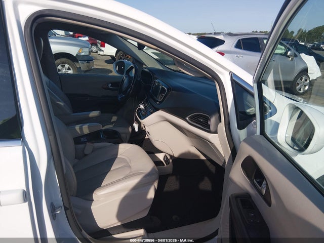 2019 Chrysler Pacifica Touring L მანქანა იყიდება აუქციონზე, vin: 2C4RC1BG4KR588542, აუქციონის ნომერი: 44730656