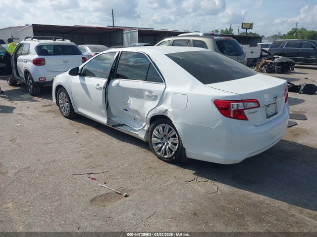 2014 TOYOTA CAMRY 4T4BF1FK7ER420751 Photo 2