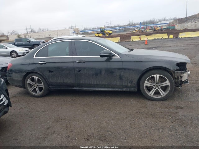 44730976 :رقم المزاد ، WDDZF4KBXJA370790 vin ، 2018 Mercedes-benz E 300 4matic مزاد بيع
