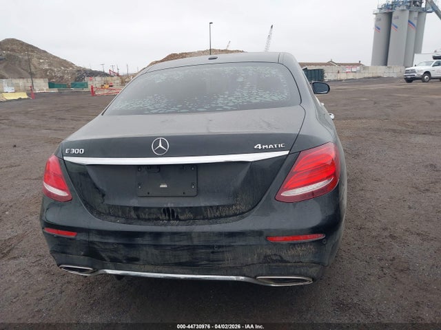 44730976 :رقم المزاد ، WDDZF4KBXJA370790 vin ، 2018 Mercedes-benz E 300 4matic مزاد بيع