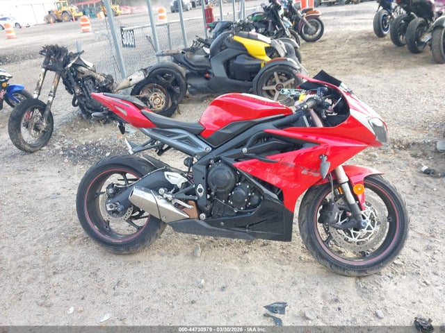 44730979 :رقم المزاد ، SMTA01YK2FJ681444 vin ، 2015 Triumph Motorcycle Daytona 675 مزاد بيع