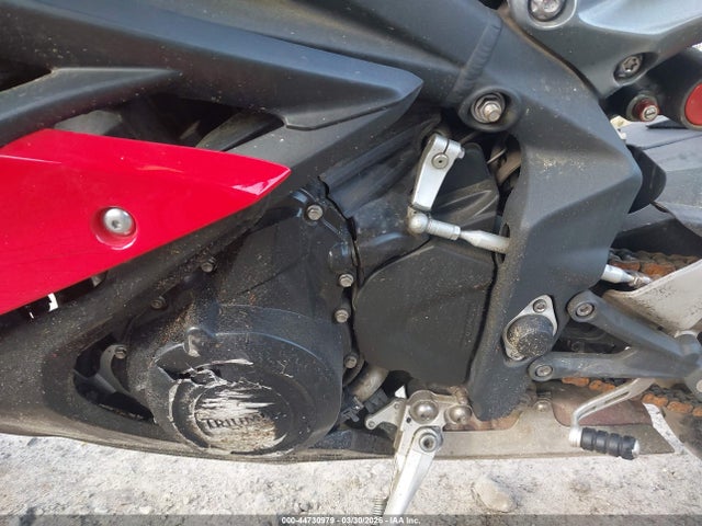 44730979 :رقم المزاد ، SMTA01YK2FJ681444 vin ، 2015 Triumph Motorcycle Daytona 675 مزاد بيع