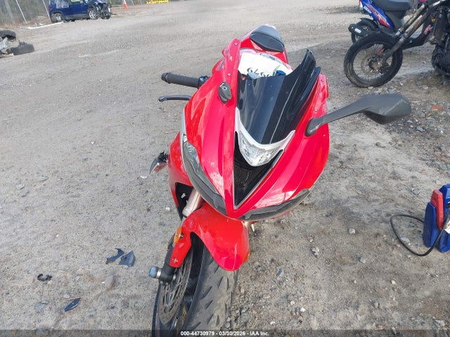 44730979 :رقم المزاد ، SMTA01YK2FJ681444 vin ، 2015 Triumph Motorcycle Daytona 675 مزاد بيع