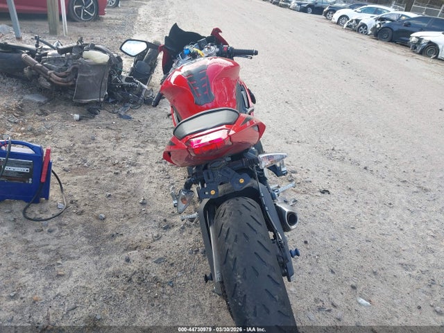 44730979 :رقم المزاد ، SMTA01YK2FJ681444 vin ، 2015 Triumph Motorcycle Daytona 675 مزاد بيع