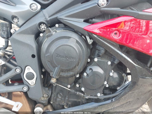 44730979 :رقم المزاد ، SMTA01YK2FJ681444 vin ، 2015 Triumph Motorcycle Daytona 675 مزاد بيع