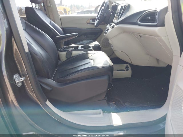 Aukcja sprzedaży 2018 Chrysler Pacifica Hybrid Touring L, vin: 2C4RC1L77JR189203, numer aukcji: 44730984