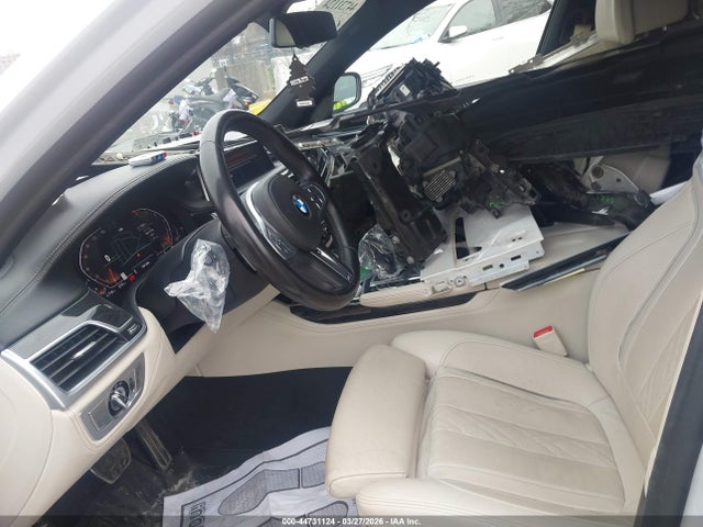 44731124 :رقم المزاد ، WBA7U2C00MCF12310 vin ، 2021 Bmw 750i Xdrive مزاد بيع