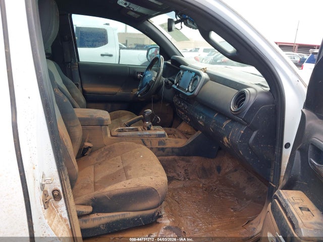 2021 Toyota Tacoma Sr5 V6 მანქანა იყიდება აუქციონზე, vin: 3TYSZ5AN7MT038614, აუქციონის ნომერი: 44731212