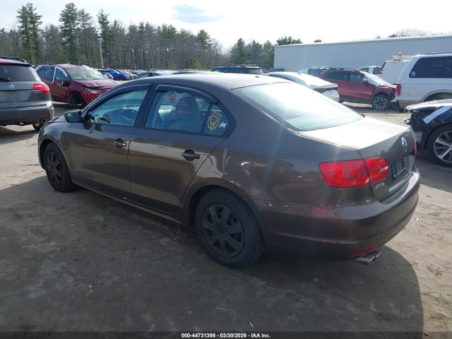 Продаж на аукціоні авто 2014 Volkswagen Jetta 2.0l S, vin: 3VW2K7AJ6EM210381, номер лоту: 44731398