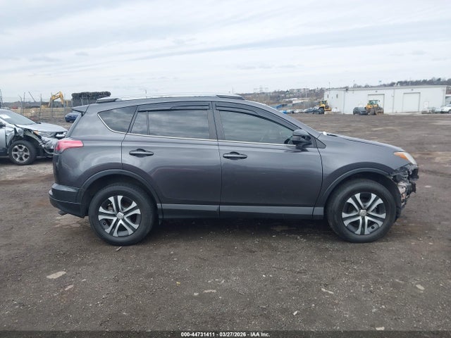 JTMBFREV4JJ179963 Toyota RAV4 LE