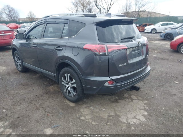 JTMBFREV4JJ179963 Toyota RAV4 LE