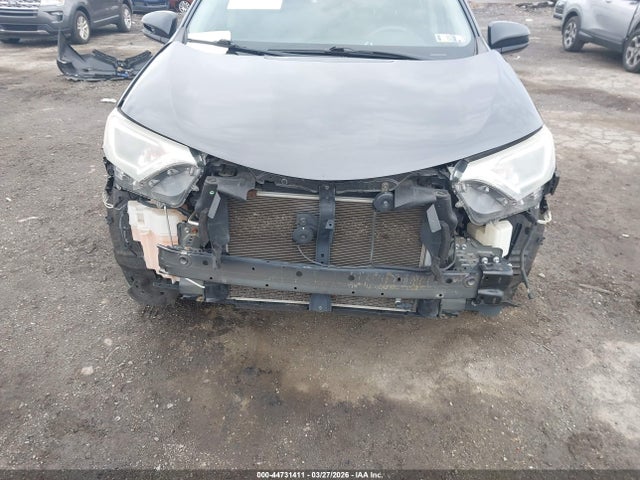 JTMBFREV4JJ179963 Toyota RAV4 LE