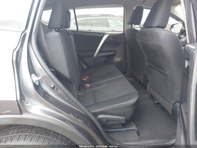 JTMBFREV4JJ179963 Toyota RAV4 LE