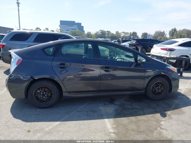 Toyota Prius Three 2015 JTDKN3DU2F0430873 Image 13