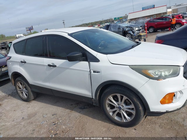 44731439 :رقم المزاد ، 1FMCU0F72JUB11645 vin ، 2018 Ford Escape S مزاد بيع