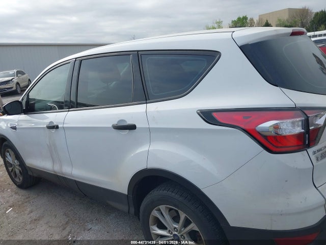 44731439 :رقم المزاد ، 1FMCU0F72JUB11645 vin ، 2018 Ford Escape S مزاد بيع