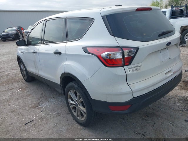 44731439 :رقم المزاد ، 1FMCU0F72JUB11645 vin ، 2018 Ford Escape S مزاد بيع