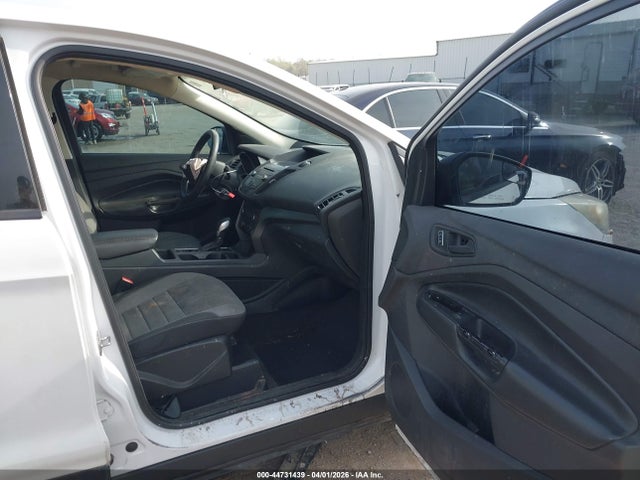 44731439 :رقم المزاد ، 1FMCU0F72JUB11645 vin ، 2018 Ford Escape S مزاد بيع