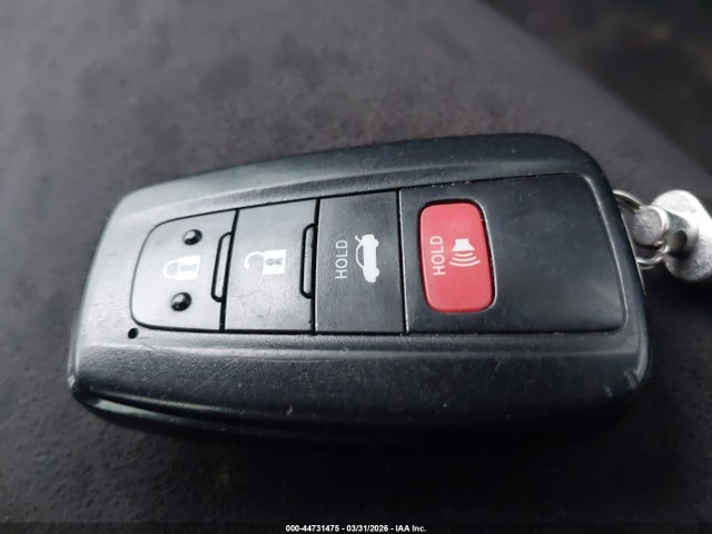 44731475 :رقم المزاد ، JTDEAMDE0NJ057798 vin ، 2022 Toyota Corolla Hybrid Le مزاد بيع