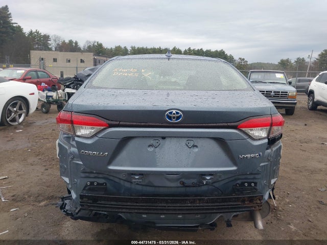 44731475 :رقم المزاد ، JTDEAMDE0NJ057798 vin ، 2022 Toyota Corolla Hybrid Le مزاد بيع