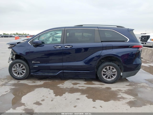 Продаж на аукціоні авто 2021 Toyota Sienna Xle, vin: 5TDJRKEC5MS044538, номер лоту: 44731521