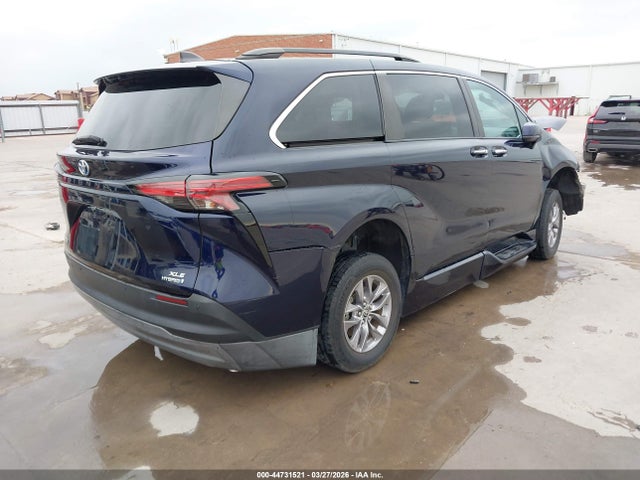Продаж на аукціоні авто 2021 Toyota Sienna Xle, vin: 5TDJRKEC5MS044538, номер лоту: 44731521