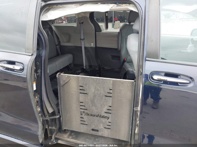 Продаж на аукціоні авто 2021 Toyota Sienna Xle, vin: 5TDJRKEC5MS044538, номер лоту: 44731521