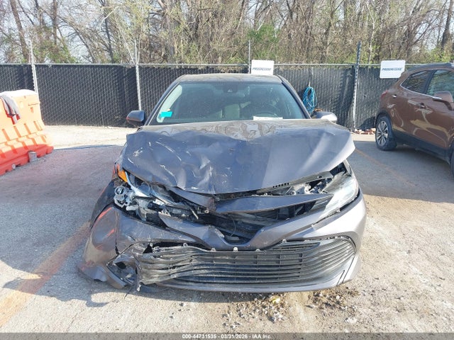 44731535 :رقم المزاد ، 4T1B11HK2KU202993 vin ، 2019 Toyota Camry Le مزاد بيع
