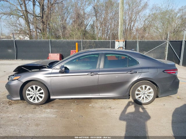 44731535 :رقم المزاد ، 4T1B11HK2KU202993 vin ، 2019 Toyota Camry Le مزاد بيع
