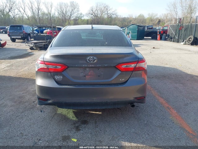 44731535 :رقم المزاد ، 4T1B11HK2KU202993 vin ، 2019 Toyota Camry Le مزاد بيع