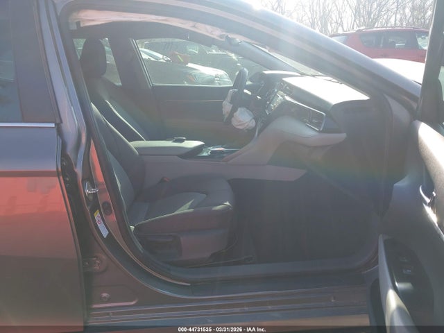 44731535 :رقم المزاد ، 4T1B11HK2KU202993 vin ، 2019 Toyota Camry Le مزاد بيع