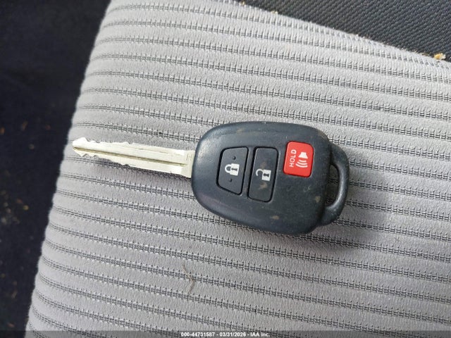 Toyota RAV4 LE 2015 JTMBFREV9FJ037955 Image 11
