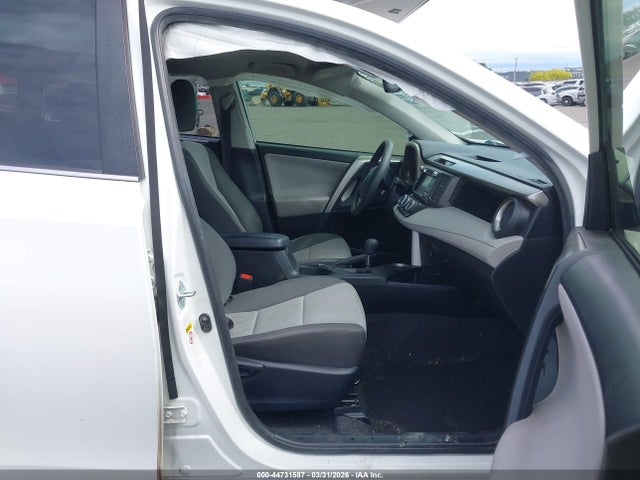 Toyota RAV4 LE 2015 JTMBFREV9FJ037955 Image 5