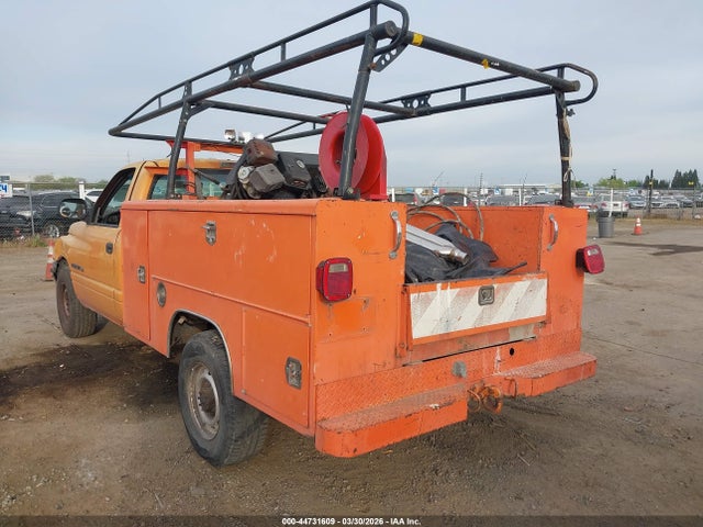 44731609 :رقم المزاد ، 3B6KC26Z51M272631 vin ، 2001 Dodge Ram 2500 St مزاد بيع