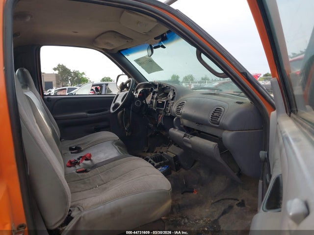 44731609 :رقم المزاد ، 3B6KC26Z51M272631 vin ، 2001 Dodge Ram 2500 St مزاد بيع