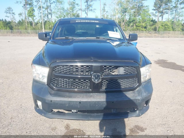 44731804 :رقم المزاد ، 3C6RR7KT7JG219457 vin ، 2018 Ram 1500 Express  4x4 5'7 Box مزاد بيع