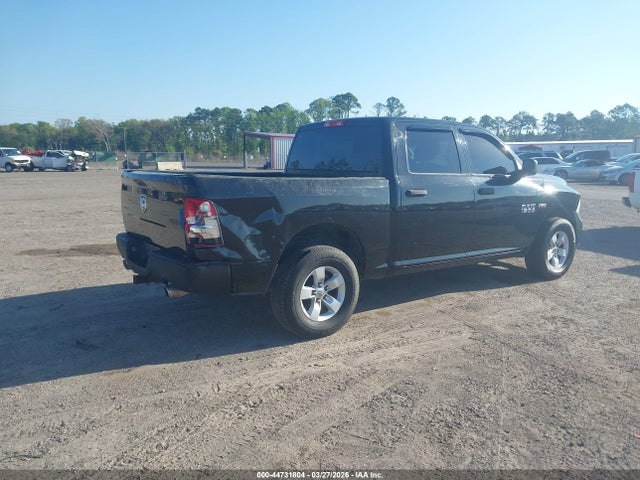 44731804 :رقم المزاد ، 3C6RR7KT7JG219457 vin ، 2018 Ram 1500 Express  4x4 5'7 Box مزاد بيع