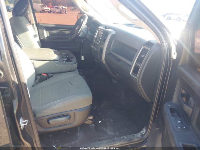44731804 :رقم المزاد ، 3C6RR7KT7JG219457 vin ، 2018 Ram 1500 Express  4x4 5'7 Box مزاد بيع
