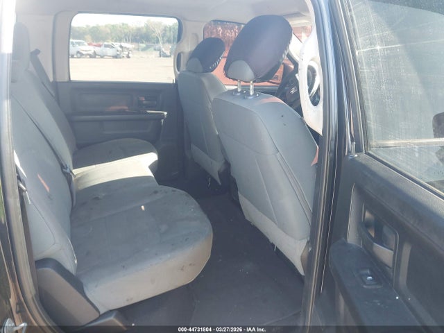 44731804 :رقم المزاد ، 3C6RR7KT7JG219457 vin ، 2018 Ram 1500 Express  4x4 5'7 Box مزاد بيع