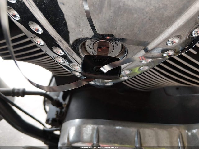 44731811 :رقم المزاد ، 5VPTD16D723001425 vin ، 2002 Victory Motorcycles Deluxe Touring مزاد بيع