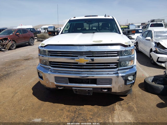 2015 Chevrolet Silverado 3500hd Ltz მანქანა იყიდება აუქციონზე, vin: 1GC4K0E84FF527054, აუქციონის ნომერი: 44731840