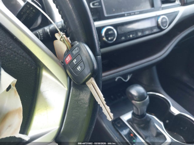 Toyota Highlander Le Plus 2017 5TDZZRFH6HS201747 Image 11